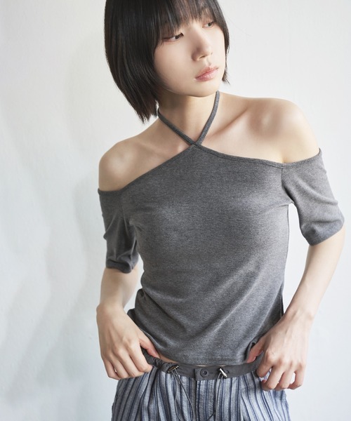 UNE MANSION（ユヌマンション）の「[UNE ORIGINAL]2WAYホルターネックストリングリボンバックオープンTシャツカットソー（Tシャツ/カットソー・レディース・アイボリー/ブラック/チャコール/ピンク/ネイビー・FREE）」の4枚目の写真