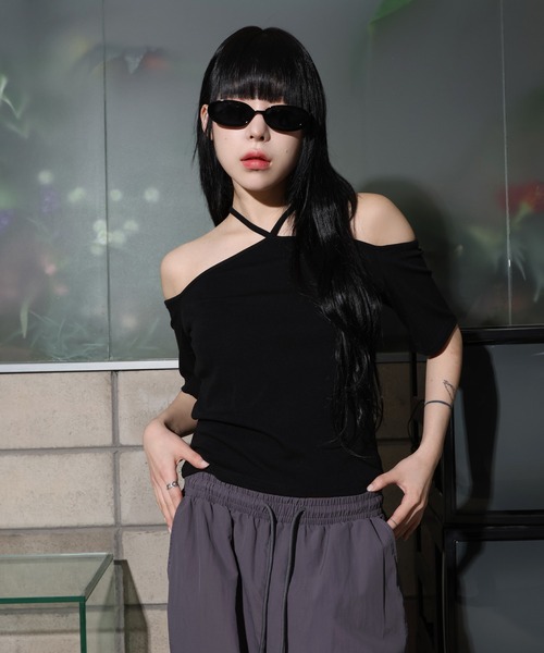 UNE MANSION（ユヌマンション）の「[UNE ORIGINAL]2WAYホルターネックストリングリボンバックオープンTシャツカットソー（Tシャツ/カットソー・レディース・アイボリー/ブラック/チャコール/ピンク/ネイビー・FREE）」の22枚目の写真