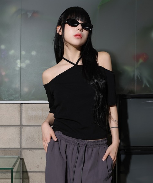UNE MANSION（ユヌマンション）の「[UNE ORIGINAL]2WAYホルターネックストリングリボンバックオープンTシャツカットソー（Tシャツ/カットソー・レディース・アイボリー/ブラック/チャコール/ピンク/ネイビー・FREE）」の21枚目の写真