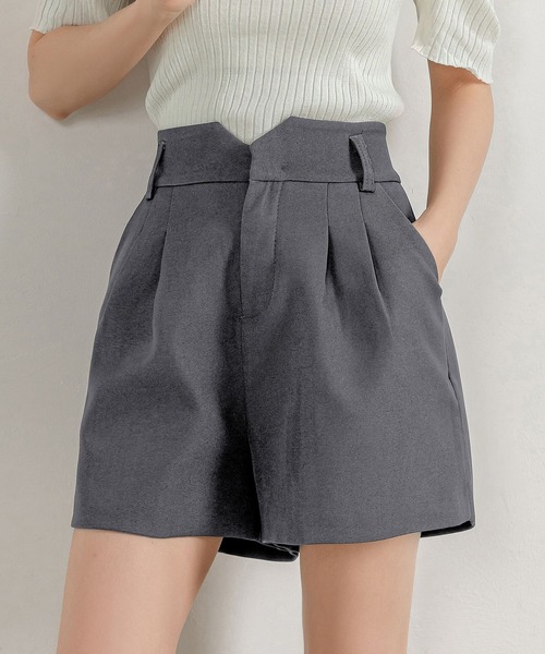 DAY CLOSET（デイ クローゼット）の「【大きいサイズ有/裏地付き】韓国っぽフロントタックハイウエストショートパンツ レディース（その他パンツ・レディース・ブラウン/ブラック/グレー・M/XL/S/L）」の3枚目の写真