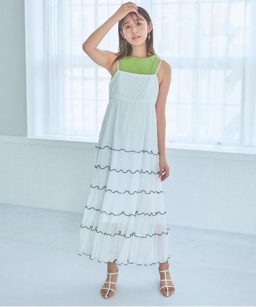 mysty woman(ミスティウーマン)の「メローティアードキャミワンピース 135159(ワンピース・レディース・チャコールグレー/オフホワイト/モカ・FREE)」の4枚目の写真