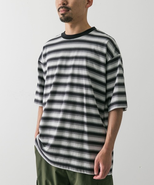 URBAN RESEARCH DOORS(アーバンリサーチドアーズ)の「グラデーションボーダー ショートスリーブ Tシャツ(Tシャツ/カットソー・メンズ・グリーン系その他/ブラック系その他・MEDIUM/LARGE)」の7枚目の写真