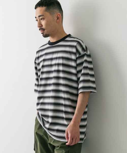 URBAN RESEARCH DOORS(アーバンリサーチドアーズ)の「グラデーションボーダー ショートスリーブ Tシャツ(Tシャツ/カットソー・メンズ・グリーン系その他/ブラック系その他・MEDIUM/LARGE)」の6枚目の写真