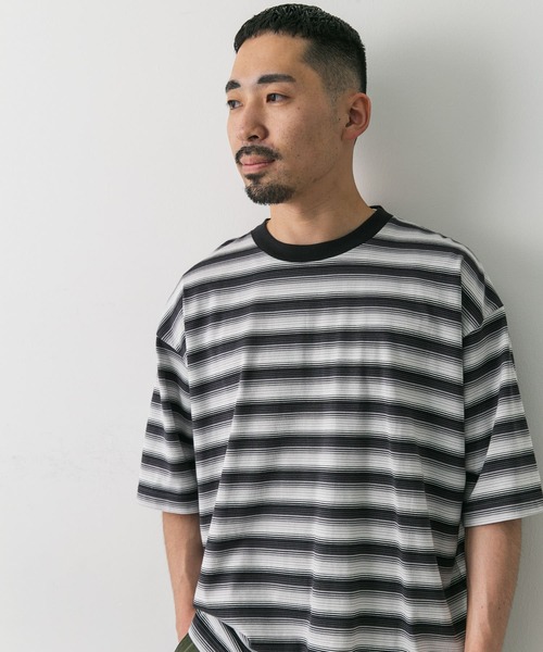 URBAN RESEARCH DOORS(アーバンリサーチドアーズ)の「グラデーションボーダー ショートスリーブ Tシャツ(Tシャツ/カットソー・メンズ・グリーン系その他/ブラック系その他・MEDIUM/LARGE)」の5枚目の写真