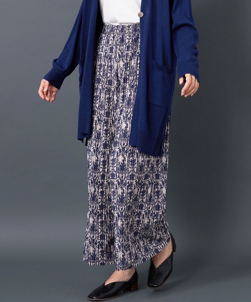 BELLUNA PLUS(ベルーナ)の「なめらか素材ゆったりプリーツパンツ(その他パンツ・レディース・オフホワイト/ネイビー系/ネイビー系2/ブラック/ブラック系その他/アニマル/オレンジ・SMALL/MEDIUM/X-LARGE/LARGE)」の9枚目の写真