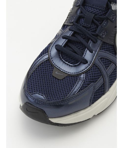 NIKE(ナイキ)の「【NIKE】HJ4497-400 ナイキ V2K ラン(スニーカー・メンズ・グレー・26.5cm/27cm/27.5cm/28cm/28.5cm/29cm)」の5枚目の写真