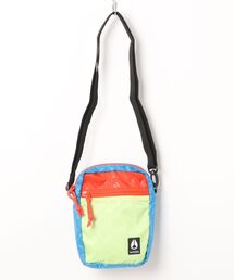NIXON（ニクソン）の「【NIXON/ニクソン】Stash Bag　ショルダーバッグ　容量1.5L　海洋プラスチックを採用したサステイナブルモデル（ショルダーバッグ）」