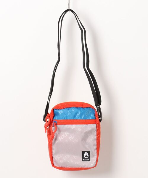 NIXON（ニクソン）の「PETTY SMALL SLING BAG（ショルダーバッグ