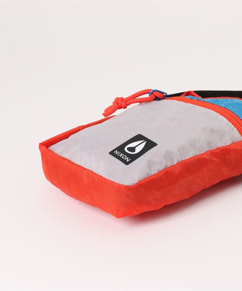 NIXON（ニクソン）の「【NIXON/ニクソン】Stash Bag　ショルダーバッグ　容量1.5L　海洋プラスチックを採用したサステイナブルモデル（ショルダーバッグ・メンズ・マルチ・FREE）」の3枚目の写真
