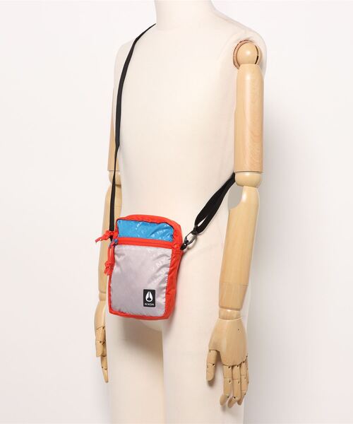 NIXON（ニクソン）の「【NIXON/ニクソン】Stash Bag　ショルダーバッグ　容量1.5L　海洋プラスチックを採用したサステイナブルモデル（ショルダーバッグ・メンズ・マルチ・FREE）」の5枚目の写真