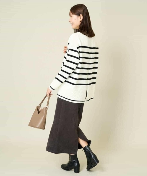 a.v.v（アーヴェヴェ）の「【洗える】バックスリットニット（ニット/セーター・レディース・ホワイト/レッド/ネイビー/チャコールグレー/クリーム/ブルー/アイボリー・38/42/36/40/34）」の13枚目の写真