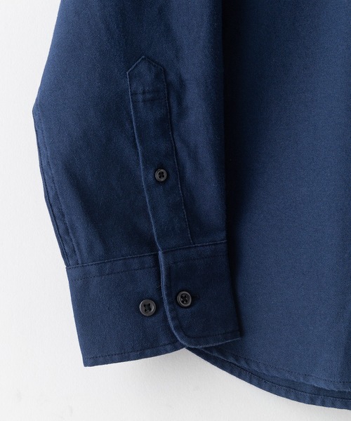 Blue Standard (ブルースタンダード)の「【BLUE STANDARD/ブルースタンダード】リラックスフィット 楽ケア オックス レギュラーカラーシャツ クレリックシャツ イージーケア ピンポイント防汚加工 時短シャツ(シャツ/ブラウス・メンズ・ブルー系その他2/ネイビー/スミクロ/チャコールグレー/ホワイト・LARGE/MEDIUM/X-LARGE)」の10枚目の写真