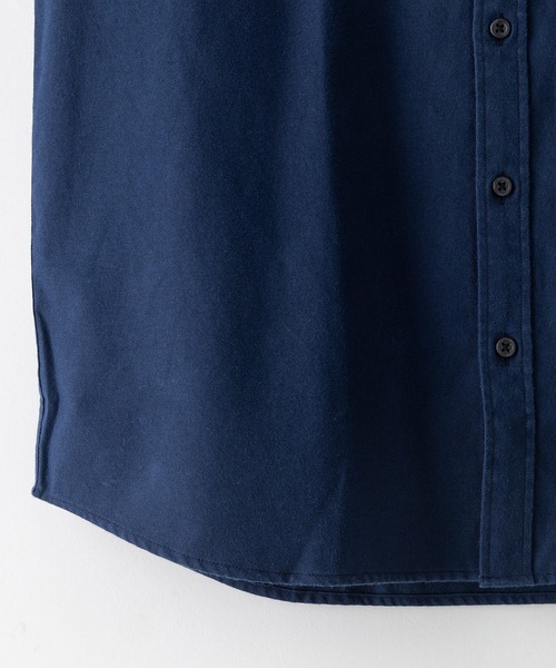 Blue Standard (ブルースタンダード)の「【BLUE STANDARD/ブルースタンダード】リラックスフィット 楽ケア オックス レギュラーカラーシャツ クレリックシャツ イージーケア ピンポイント防汚加工 時短シャツ(シャツ/ブラウス・メンズ・ブルー系その他2/ネイビー/スミクロ/チャコールグレー/ホワイト・LARGE/MEDIUM/X-LARGE)」の11枚目の写真