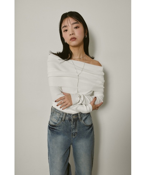 DRWCYS（ドロシーズ）の「オフショルダーニットトップス（ニット/セーター・レディース・オフホワイト/レッド/ブラック/グレー・FREE）」の6枚目の写真