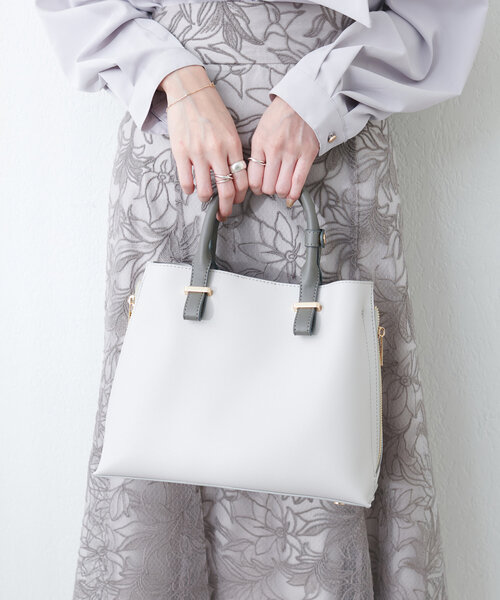natural couture（ナチュラルクチュール）の「ショルダー付ききれいめバイカラーBAG（ショルダーバッグ・レディース・アイボリー/ライトグレー/ブラウン・FREE）」の6枚目の写真