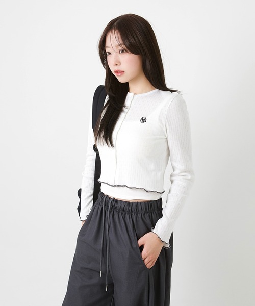 muahmuah(ムーアムーア)の「A'GEM/9 × .kom 『muah muah/ムーアムーア』 STITCH LOGO JACQUARD KNIT CARDIGAN/ステッチロゴ ジャガードニット カーディガン(カーディガン/ボレロ・レディース・ベージュ/ホワイト/ブラック・FREE)」の4枚目の写真