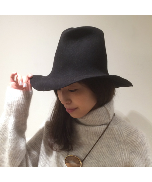 AMERICAN RAG CIE(アメリカンラグシー)の「REINHARD PLANKハット/204-RDP-SPAVENTA(ハット・レディース・ブラック/ベージュ・MEDIUM/M)」の1枚目の写真