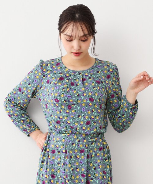 LAURA ASHLEY（ローラアシュレイ）の「【ジャージ素材／洗える／同柄アイテムあり】ポリアンサス柄 プルオーバー（Tシャツ/カットソー・レディース・グレー系5/ネイビー系・40/38）」の2枚目の写真