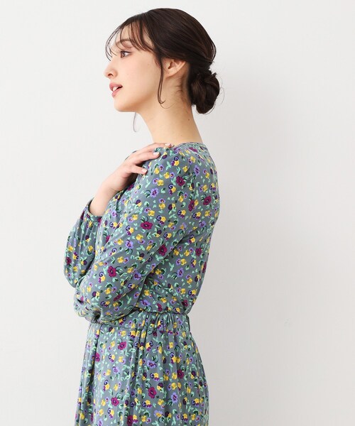 LAURA ASHLEY（ローラアシュレイ）の「【ジャージ素材／洗える／同柄アイテムあり】ポリアンサス柄 プルオーバー（Tシャツ/カットソー・レディース・グレー系5/ネイビー系・40/38）」の17枚目の写真