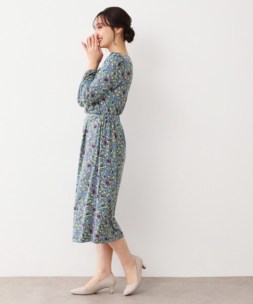 LAURA ASHLEY（ローラアシュレイ）の「【ジャージ素材／洗える／同柄アイテムあり】ポリアンサス柄 プルオーバー（Tシャツ/カットソー・レディース・グレー系5/ネイビー系・40/38）」の15枚目の写真