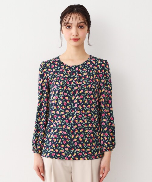 LAURA ASHLEY（ローラアシュレイ）の「【ジャージ素材／洗える／同柄アイテムあり】ポリアンサス柄 プルオーバー（Tシャツ/カットソー・レディース・グレー系5/ネイビー系・40/38）」の9枚目の写真