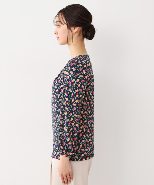 LAURA ASHLEY（ローラアシュレイ）の「【ジャージ素材／洗える／同柄アイテムあり】ポリアンサス柄 プルオーバー（Tシャツ/カットソー・レディース・グレー系5/ネイビー系・40/38）」の8枚目の写真