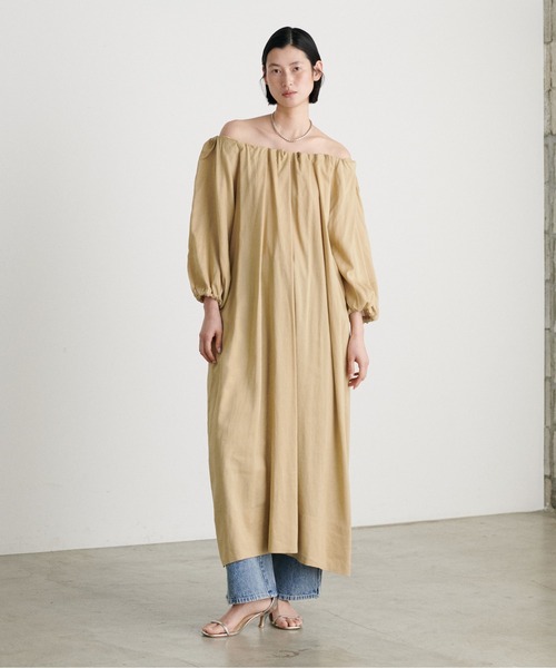 LARUTA(ラルータ)の「【LARUTA】バックリボンタックボリュームワンピース(ワンピース・レディース・ダークブラウン/ブラック/ネイビー/ベージュ・MEDIUM/LARGE)」の3枚目の写真