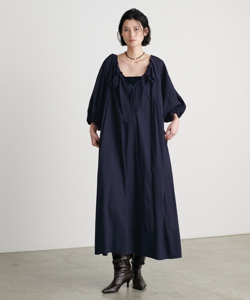 LARUTA(ラルータ)の「【LARUTA】バックリボンタックボリュームワンピース(ワンピース・レディース・ダークブラウン/ブラック/ネイビー/ベージュ・MEDIUM/LARGE)」の11枚目の写真
