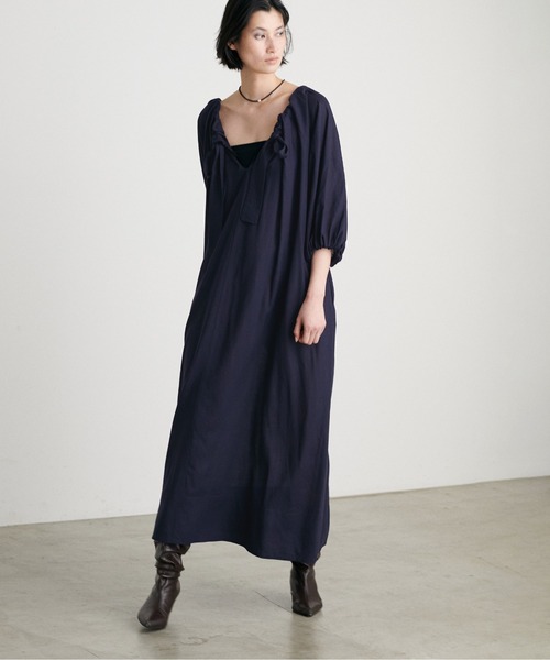 LARUTA(ラルータ)の「【LARUTA】バックリボンタックボリュームワンピース(ワンピース・レディース・ダークブラウン/ブラック/ネイビー/ベージュ・MEDIUM/LARGE)」の13枚目の写真