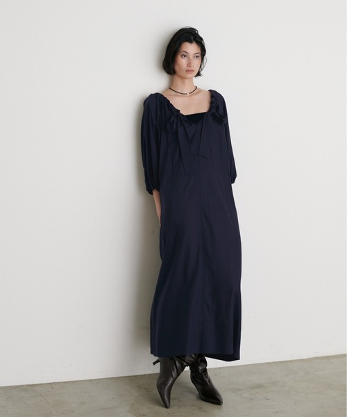 LARUTA(ラルータ)の「【LARUTA】バックリボンタックボリュームワンピース(ワンピース・レディース・ダークブラウン/ブラック/ネイビー/ベージュ・MEDIUM/LARGE)」の17枚目の写真