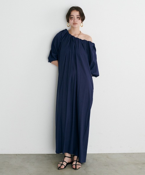 LARUTA(ラルータ)の「【LARUTA】バックリボンタックボリュームワンピース(ワンピース・レディース・ダークブラウン/ブラック/ネイビー/ベージュ・MEDIUM/LARGE)」の18枚目の写真
