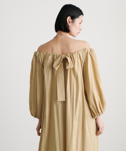 LARUTA(ラルータ)の「【LARUTA】バックリボンタックボリュームワンピース(ワンピース・レディース・ダークブラウン/ブラック/ネイビー/ベージュ・MEDIUM/LARGE)」の21枚目の写真