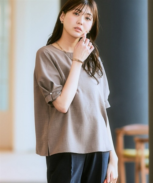 7days Life Styling(セブンデイズライフスタイリング)の「【接触冷感/UVカット】麻調合繊パール調袖タックブラウス(シャツ/ブラウス・レディース・モカ/ネイビー/グリーン/ライトベージュ・S/M/L/LL/3L/4L/5L/6L)」の2枚目の写真