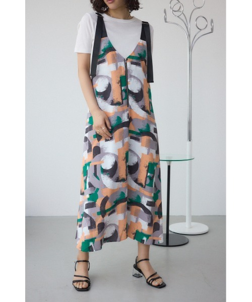 AZUL by moussy(アズールバイマウジー)の「幾何学柄フレアワンピース(ワンピース・レディース・ブラック系その他/グリーン系その他・FREE)」の2枚目の写真
