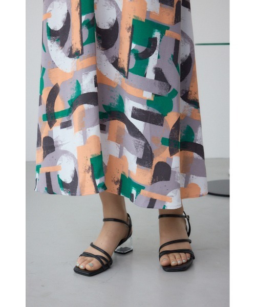 AZUL by moussy(アズールバイマウジー)の「幾何学柄フレアワンピース(ワンピース・レディース・ブラック系その他/グリーン系その他・FREE)」の3枚目の写真