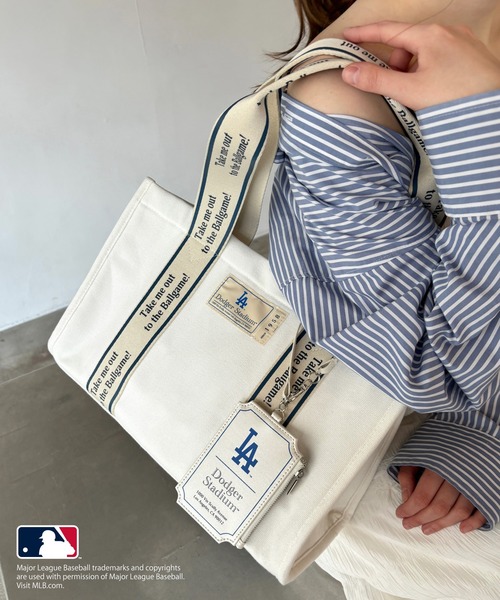 my twilight（マイトワイライト）の「【MLB】テープロゴ キャンバストートバッグ（トートバッグ・レディース・ネイビー/ブルー/レッド・FREE）」の3枚目の写真