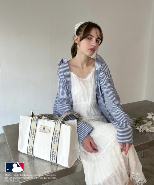 my twilight（マイトワイライト）の「【MLB】テープロゴ キャンバストートバッグ（トートバッグ・レディース・ネイビー/ブルー/レッド・FREE）」の15枚目の写真
