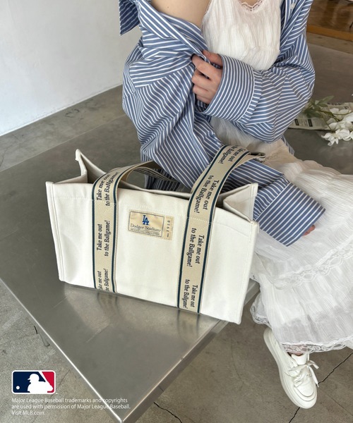 my twilight（マイトワイライト）の「【MLB】テープロゴ キャンバストートバッグ（トートバッグ・レディース・ネイビー/ブルー/レッド・FREE）」の9枚目の写真