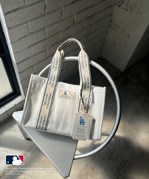 my twilight（マイトワイライト）の「【MLB】テープロゴ キャンバストートバッグ（トートバッグ・レディース・ネイビー/ブルー/レッド・FREE）」の6枚目の写真