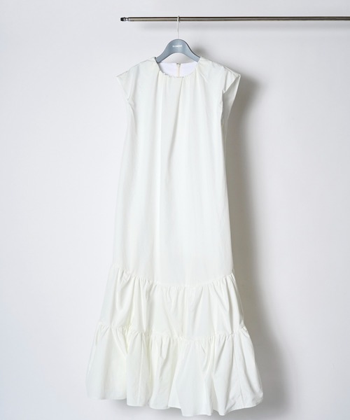 RUMCHE（ラムシェ）の「Sleeveless Gathered Dress / ノースリーブギャザードレス（ワンピース・レディース・ブラック/ホワイト/レッド・SMALL/MEDIUM）」の2枚目の写真