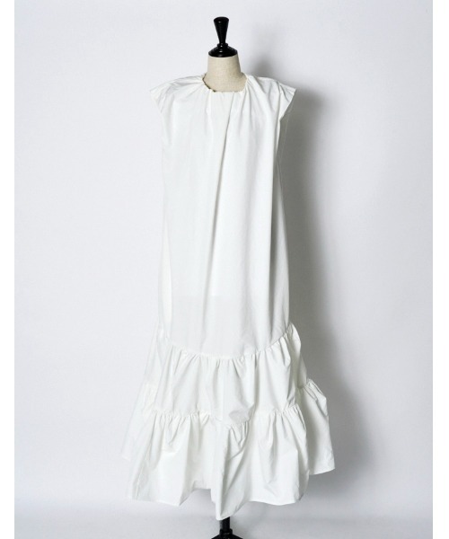 RUMCHE（ラムシェ）の「Sleeveless Gathered Dress / ノースリーブギャザードレス（ワンピース・レディース・ブラック/ホワイト/レッド・SMALL/MEDIUM）」の15枚目の写真