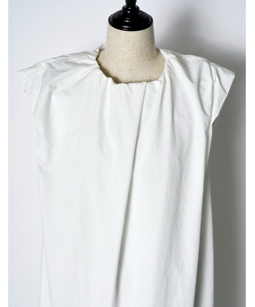 RUMCHE（ラムシェ）の「Sleeveless Gathered Dress / ノースリーブギャザードレス（ワンピース・レディース・ブラック/ホワイト/レッド・SMALL/MEDIUM）」の18枚目の写真