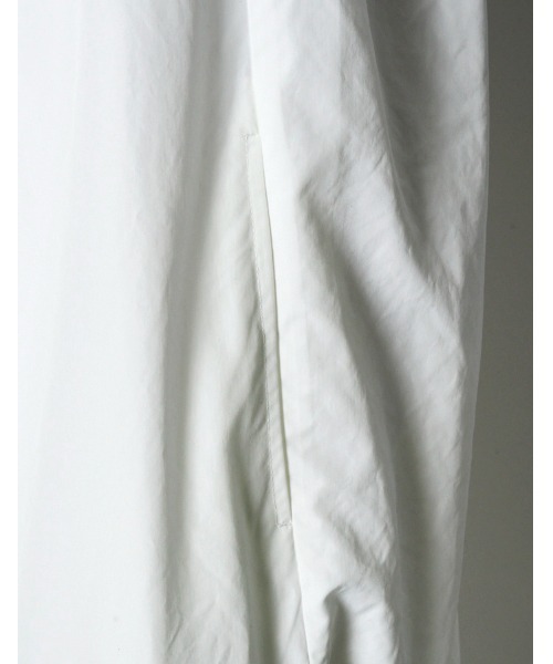 RUMCHE（ラムシェ）の「Sleeveless Gathered Dress / ノースリーブギャザードレス（ワンピース・レディース・ブラック/ホワイト/レッド・SMALL/MEDIUM）」の21枚目の写真