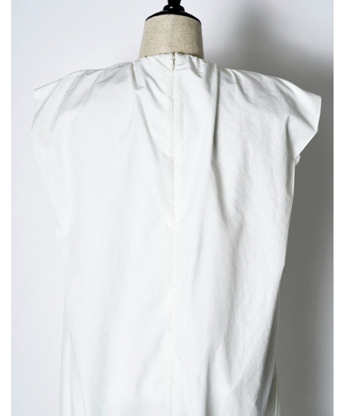 RUMCHE（ラムシェ）の「Sleeveless Gathered Dress / ノースリーブギャザードレス（ワンピース・レディース・ブラック/ホワイト/レッド・SMALL/MEDIUM）」の22枚目の写真