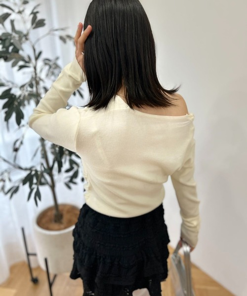 mebole(メボレ)の「feminineワンショルダートップ(ニット/セーター・レディース・ピンク/ブラック/アイボリー/ブルー・FREE)」の13枚目の写真