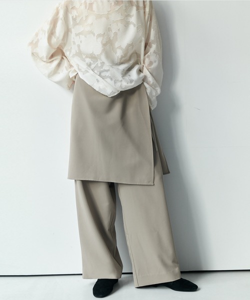 Brown&Street(ブラウンアンドストリート)の「ラップレイヤードワイドパンツ(その他パンツ・レディース・ブラック/グレイッシュベージュ・FREE/L~LL)」の2枚目の写真