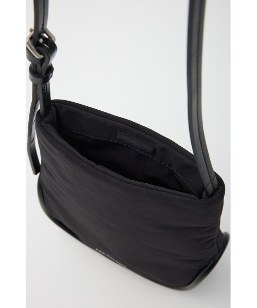 ADD CULUMN（アドカラム）の「ROLLA POCHETTE FABRIC バッグ（ショルダーバッグ・レディース・ブラック/グレイッシュベージュ・FREE）」の8枚目の写真