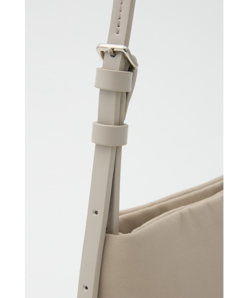 ADD CULUMN（アドカラム）の「ROLLA POCHETTE FABRIC バッグ（ショルダーバッグ・レディース・ブラック/グレイッシュベージュ・FREE）」の13枚目の写真
