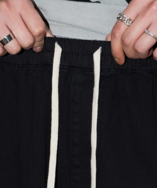 SHORT ROUND（ショートラウンド）の「SHORT ROUND/サルエルカーゴショーツ（カーゴパンツ・メンズ・ブラック・MEDIUM/LARGE）」の3枚目の写真