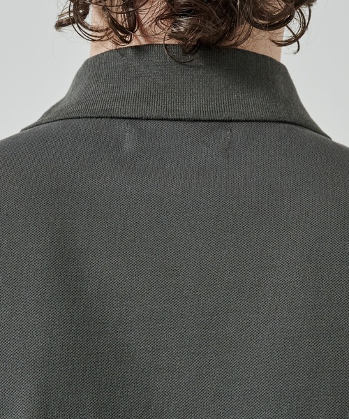 markaware（マーカウェア）の「【marka/MARKAWARE】ONE BUTTON POLO S/S TEE（ポロシャツ・メンズ・ブラック/グレー・1/2）」の6枚目の写真